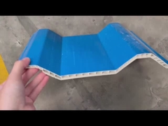 対壁の空の屋根シート